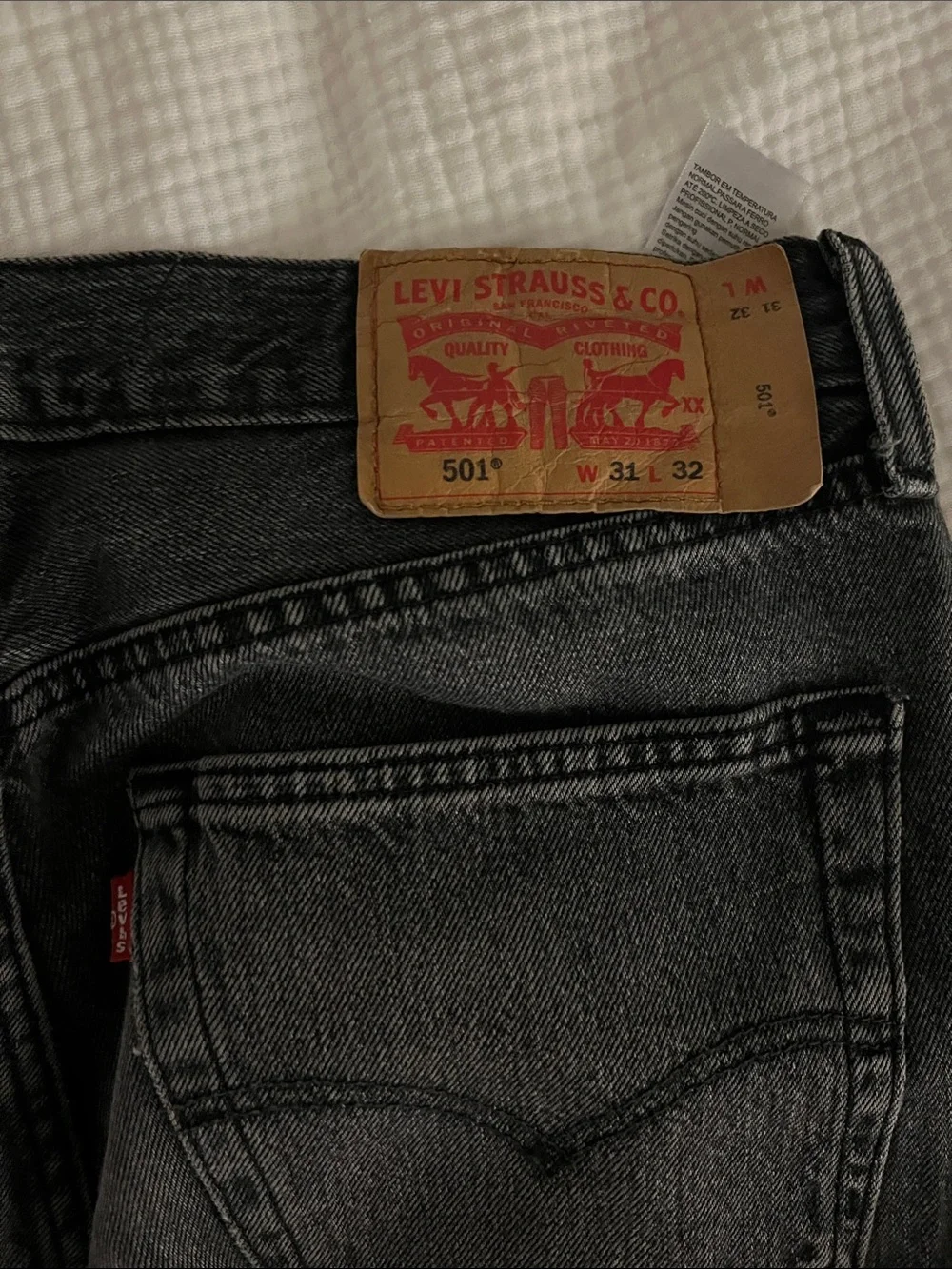 Levis black pocket